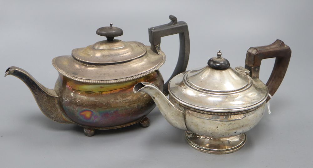 Two silver teapots, 710 grams gross